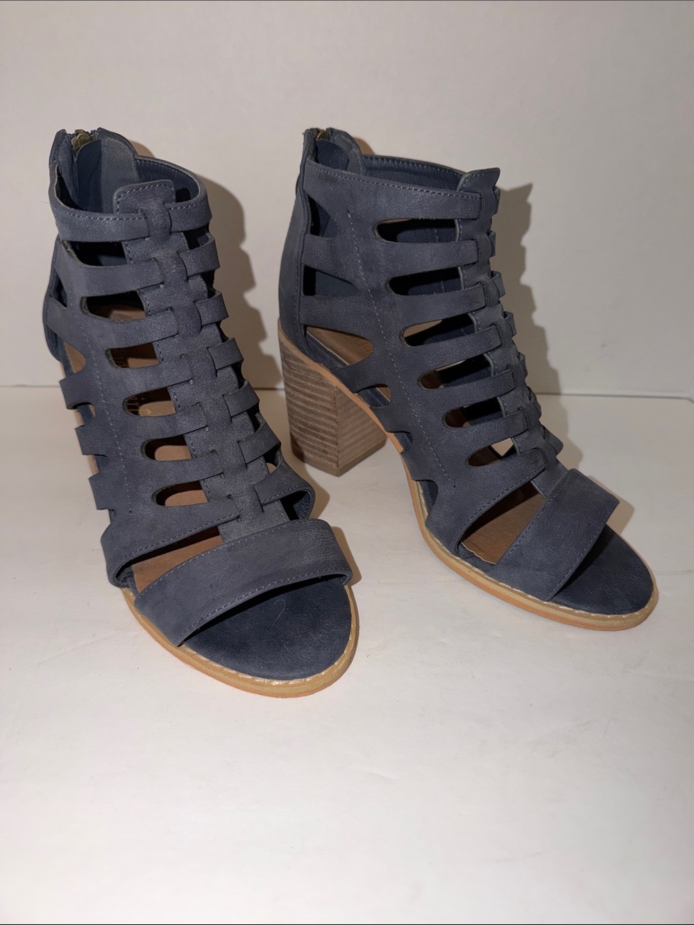 Cutout Strappy Block Heel Sandals - Slate Blue-Sz 5.5